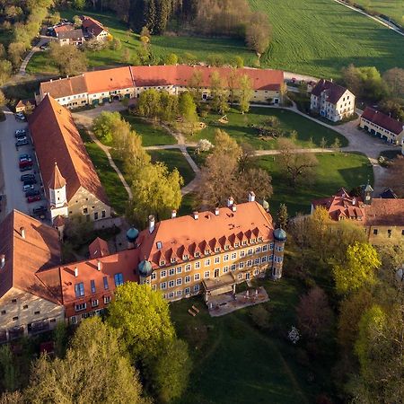 Naturschlosshotel Blumenthal Aichach Exterior foto